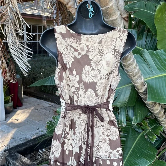 polkadot floral and crochet silk dress with tiered skirt - Picture 5 of 9